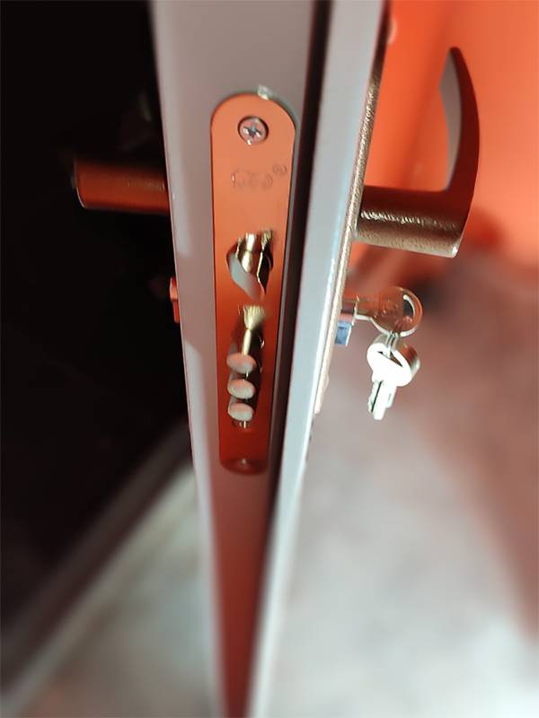 Цилиндровый замок (фитнес-зал в здании РЖД)