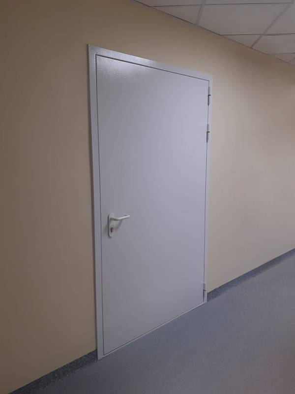 Наружная сторона огнеупорной двери (ул. 3-я Черепковская) Наружная сторона огнеупорной двери (ул. 3-я Черепковская)