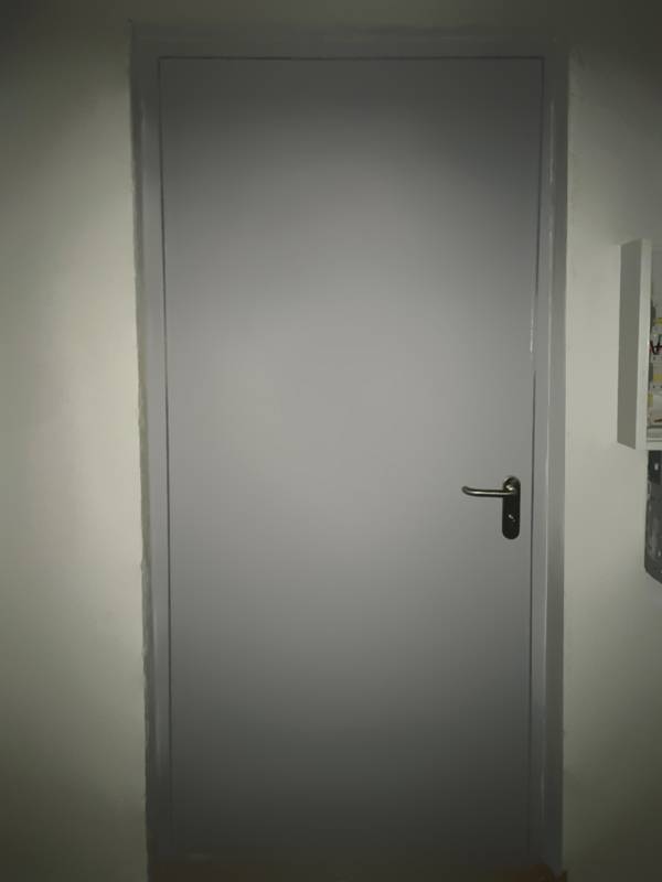 Обратная сторона огнестойкой двери (пожарное депо) Обратная сторона огнестойкой двери (пожарное депо)