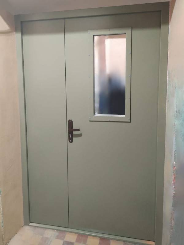 Подъездная дверь, фото изнутри (ул. Архитектора Власова)