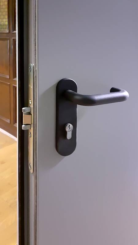 Противопожарный замок (коридор школы, р-н Марьина Роща) Противопожарный замок (коридор школы, р-н Марьина Роща)