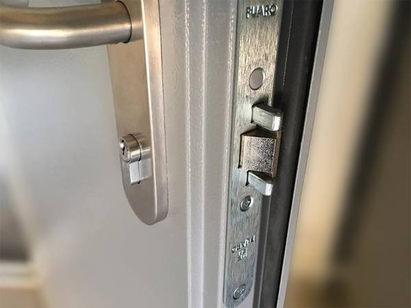 Врезной замок (пожарное депо) Врезной замок (пожарное депо)